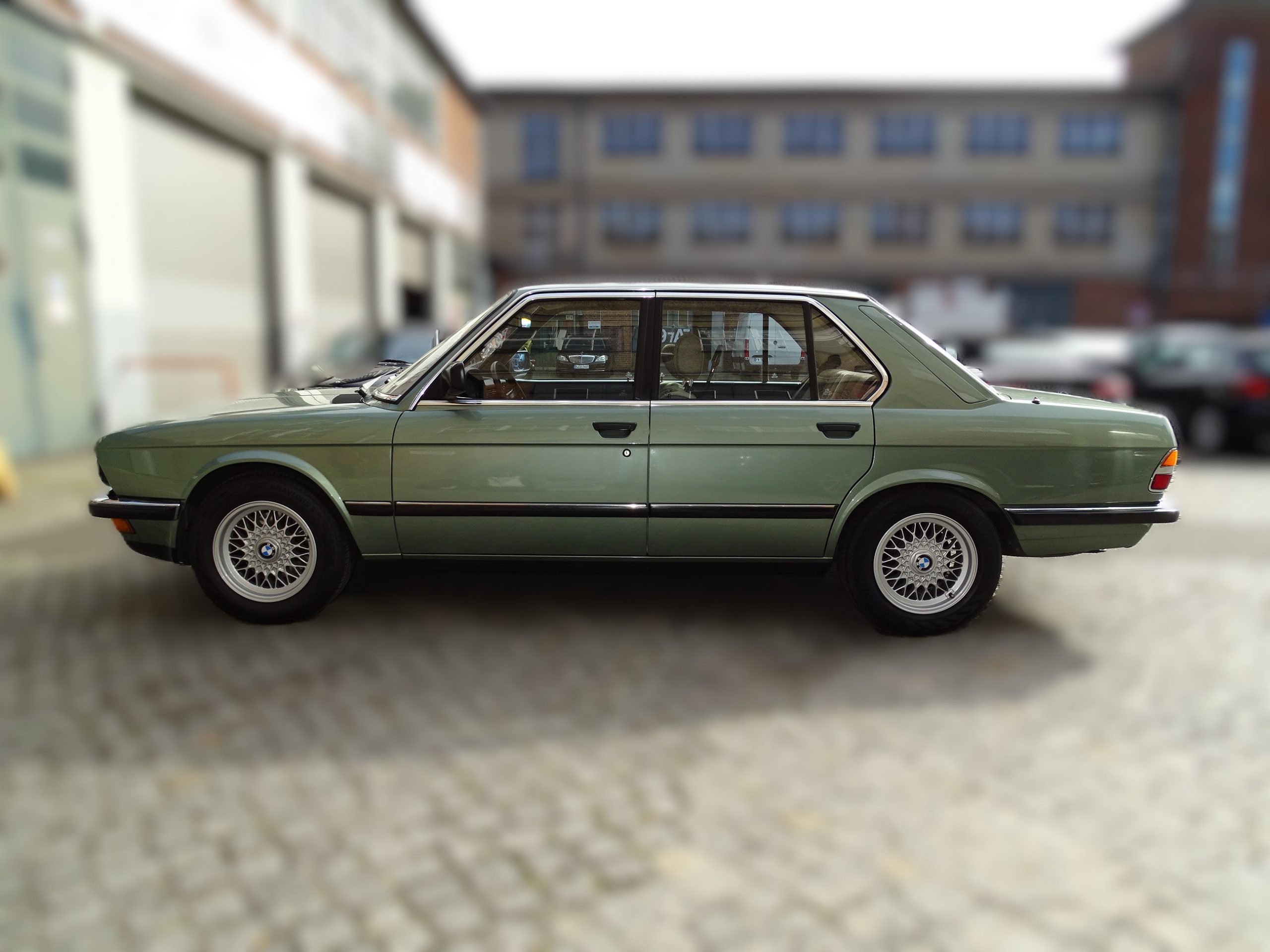 Es ist ein Oldtimer auf dem Bild zu sehen. Für dieses Fahrzeug wurde ein Oldtimer Gutachten erstellt.