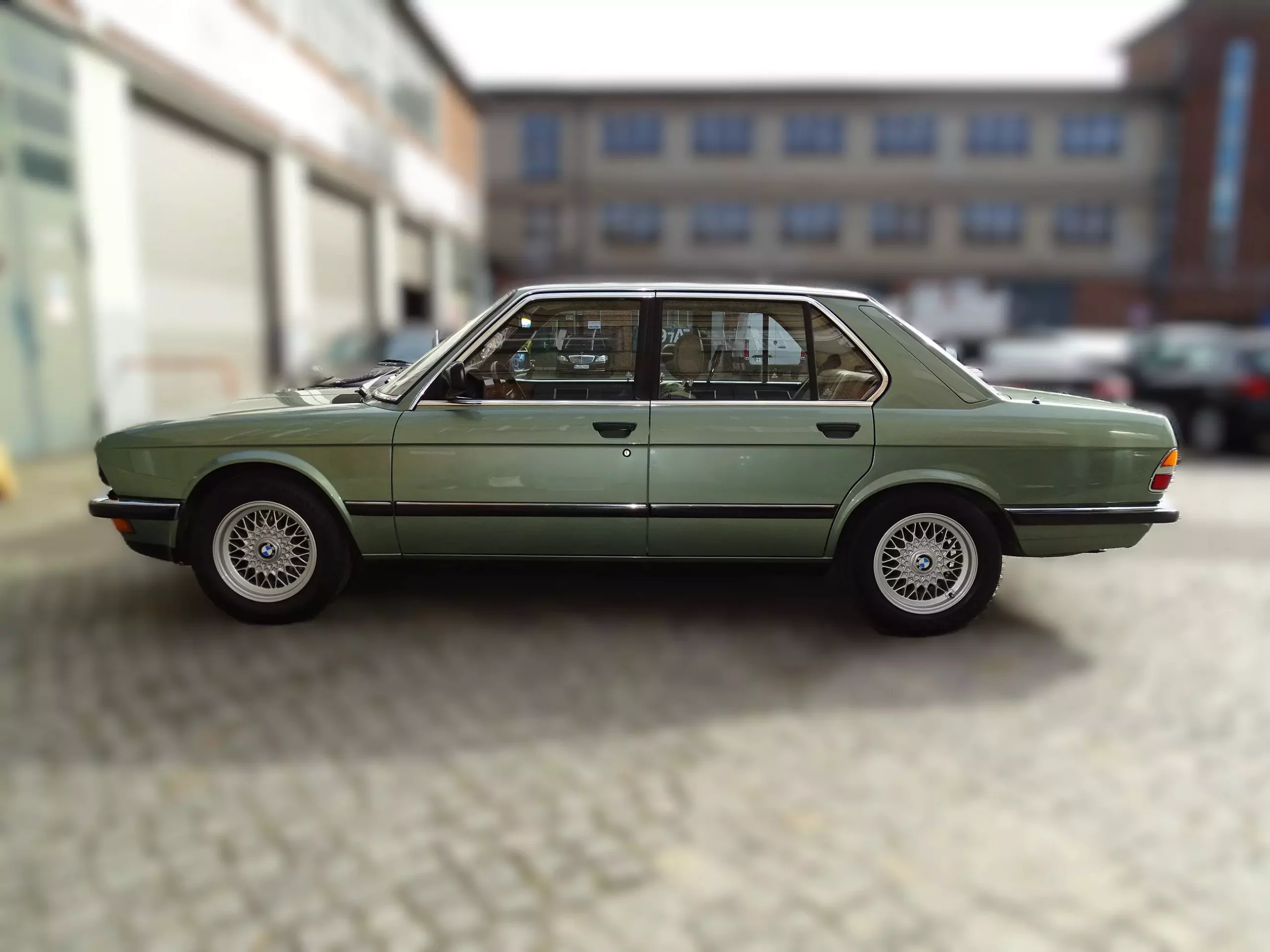 Es ist ein Oldtimer auf dem Bild zu sehen. Für dieses Fahrzeug wurde ein Oldtimer Gutachten erstellt.